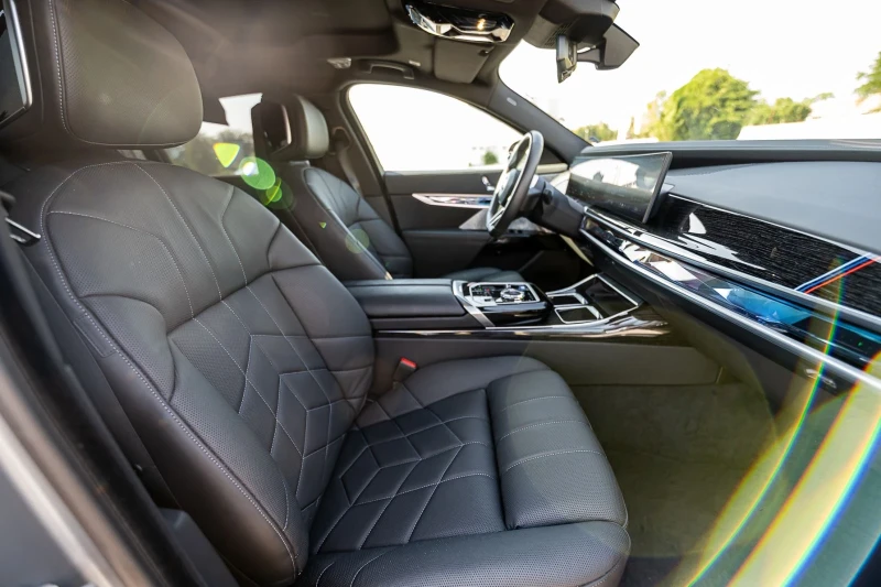 BMW i7, снимка 8 - Автомобили и джипове - 51375338