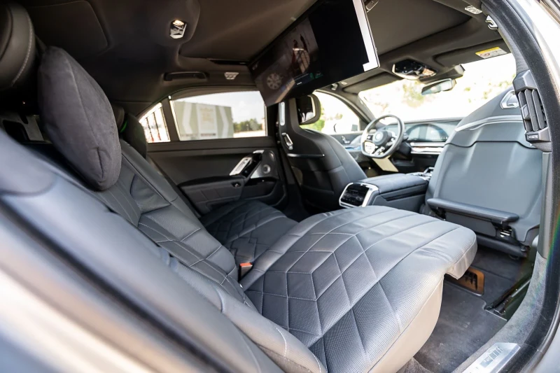BMW i7, снимка 9 - Автомобили и джипове - 51375338