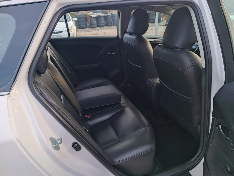 Toyota Avensis 1.8i-147 кс-ШВЕЙЦАРИЯ-АВТОМАТ-NAVI, снимка 11 - Автомобили и джипове - 52149009