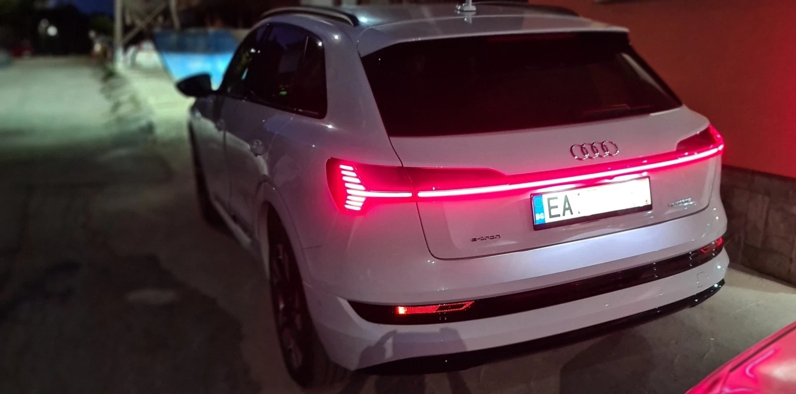 Audi E-Tron 55_95kw/h 408k.c. - изображение 3