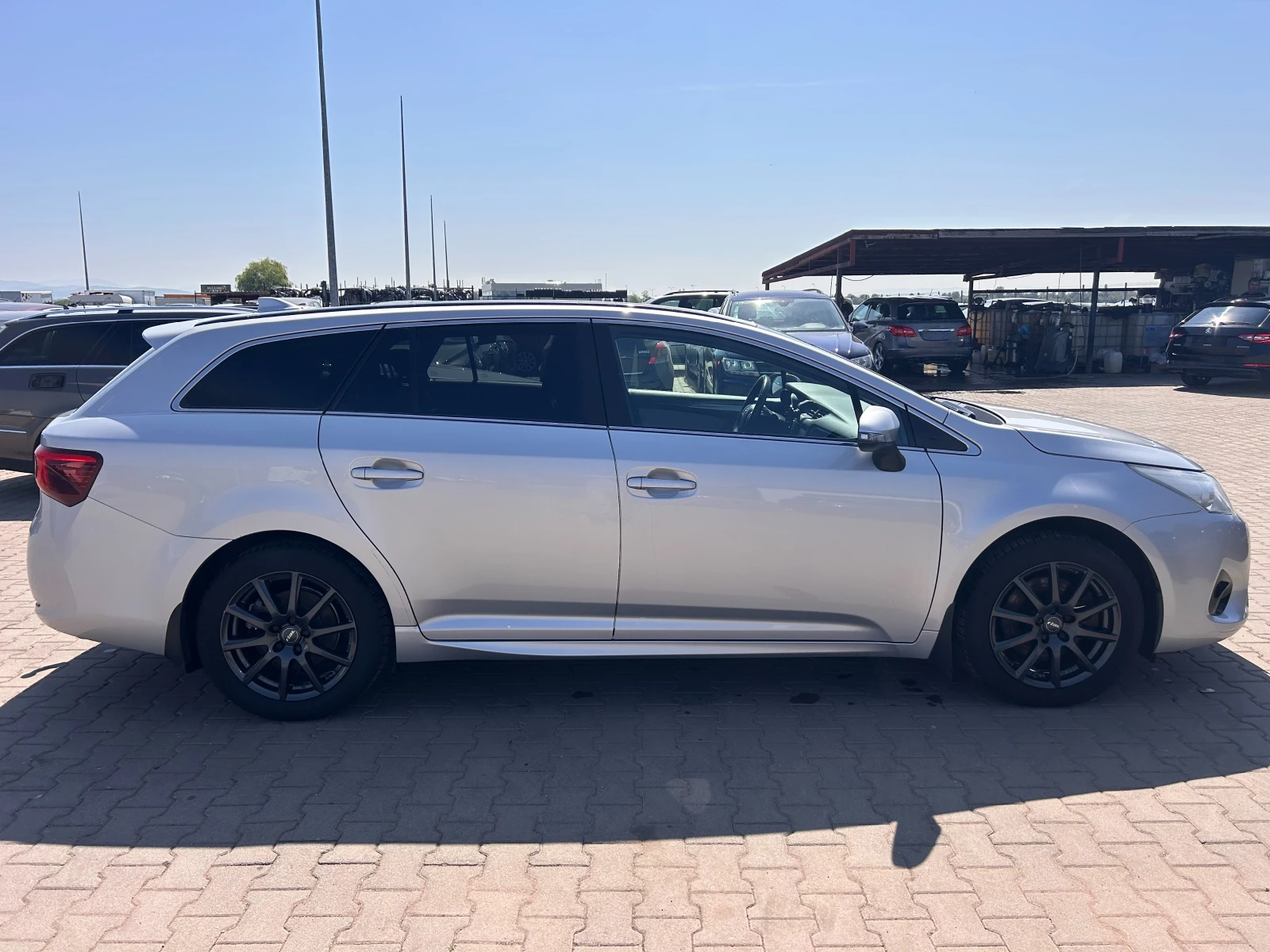 Toyota Avensis 2.0D-4D NAVI/KAMERA EURO 6 - изображение 5