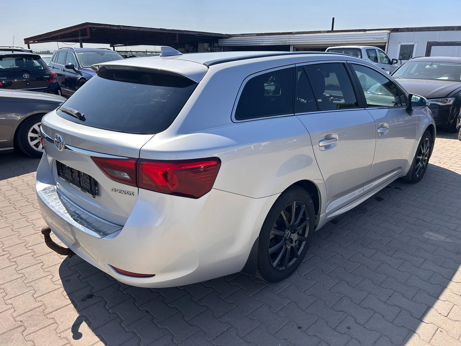 Toyota Avensis 2.0D-4D NAVI/KAMERA EURO 6 - изображение 6
