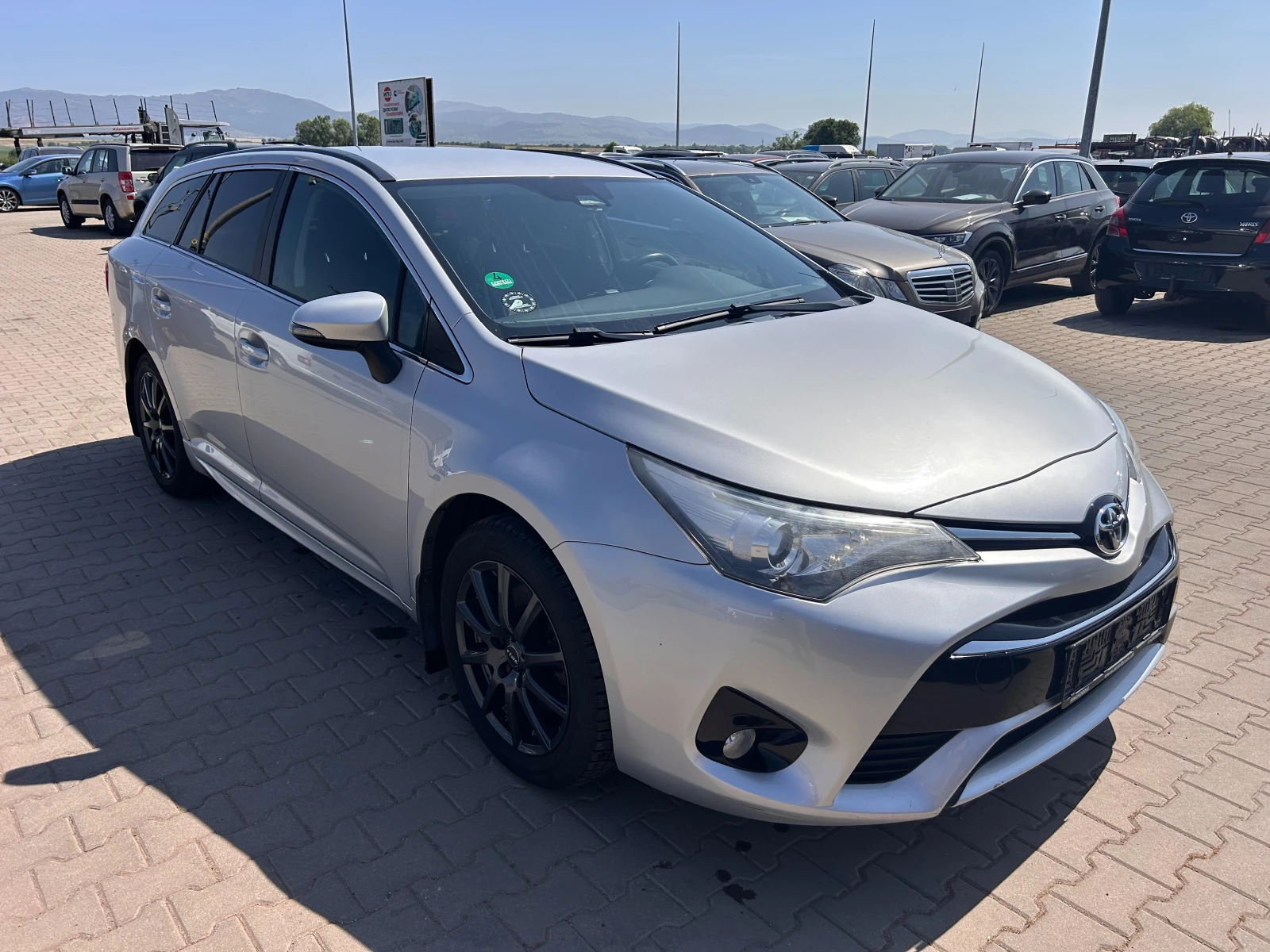 Toyota Avensis 2.0D-4D NAVI/KAMERA EURO 6 - изображение 4