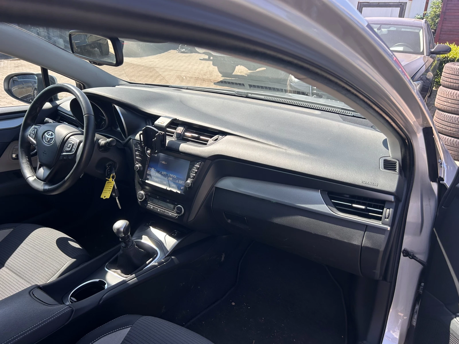 Toyota Avensis 2.0D-4D NAVI/KAMERA EURO 6 - изображение 10