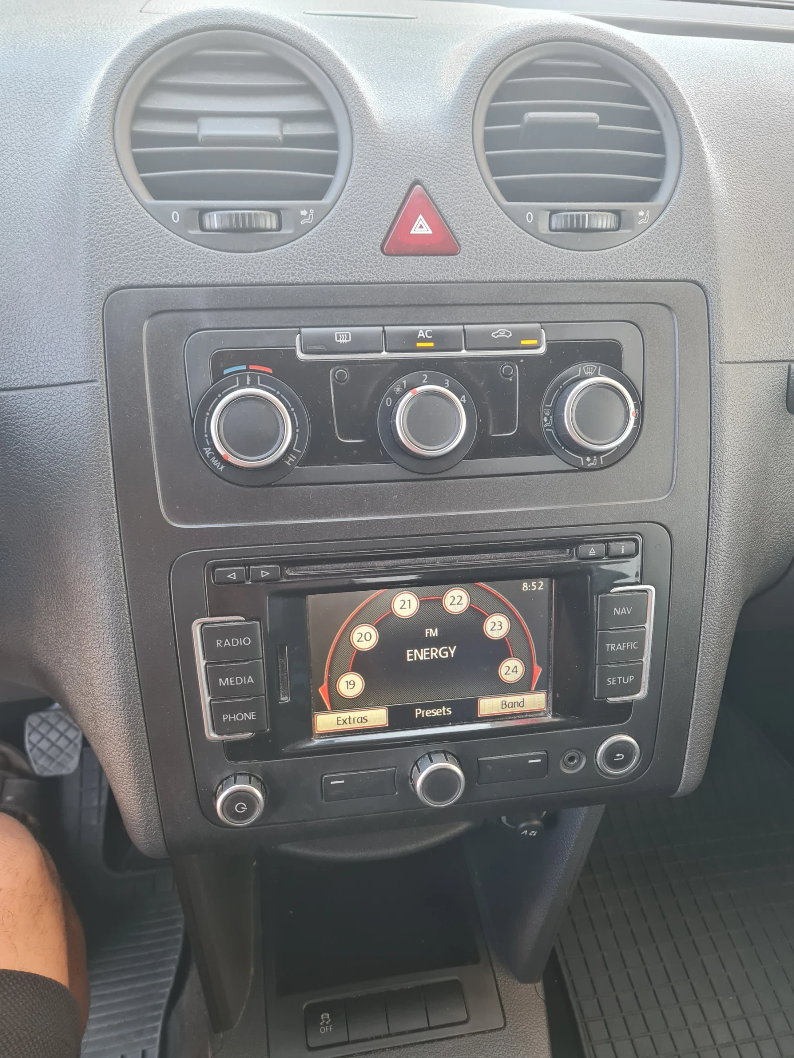 VW Caddy 1.2куб.87к.с.2012г.  - изображение 9