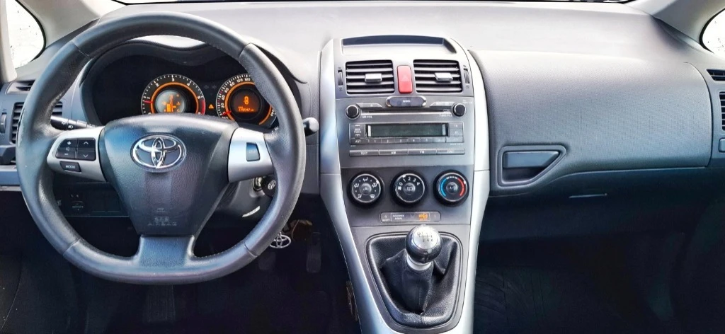 Toyota Auris  - изображение 4