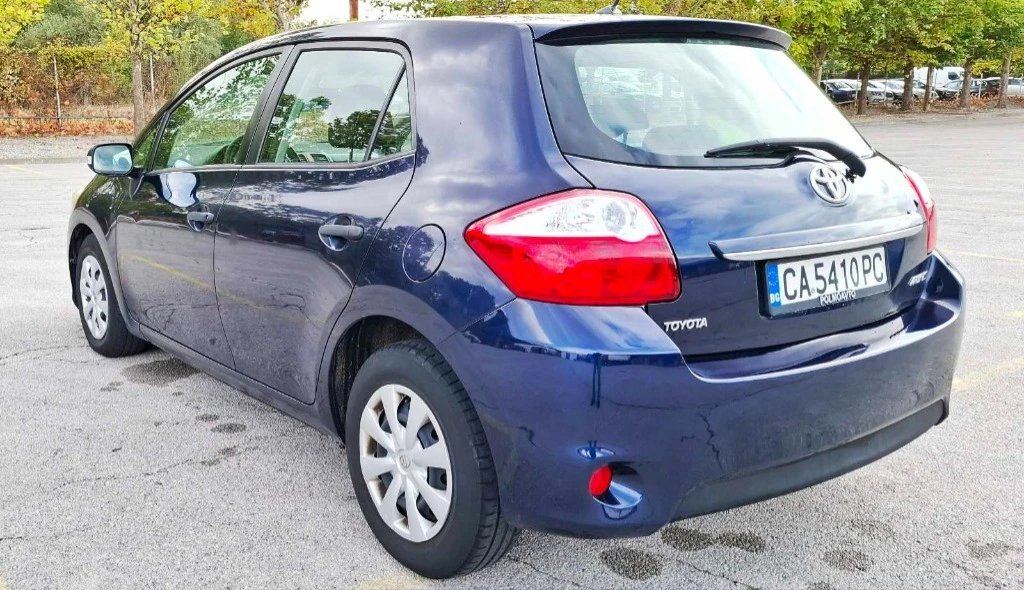 Toyota Auris  - изображение 2