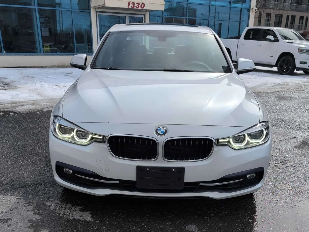 BMW 330 * 330i xDrive * CARFAX * ЦЕНА ДО БГ, снимка 6 - Автомобили и джипове - 53975448