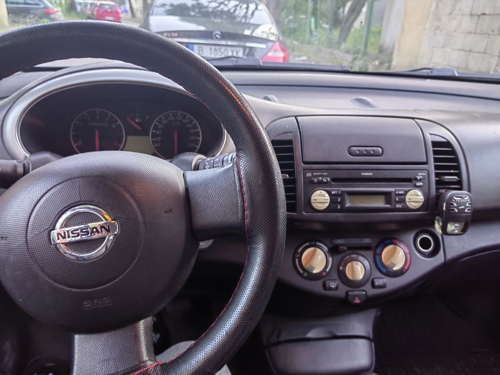 Nissan Micra хечбек, снимка 6 - Автомобили и джипове - 54646488