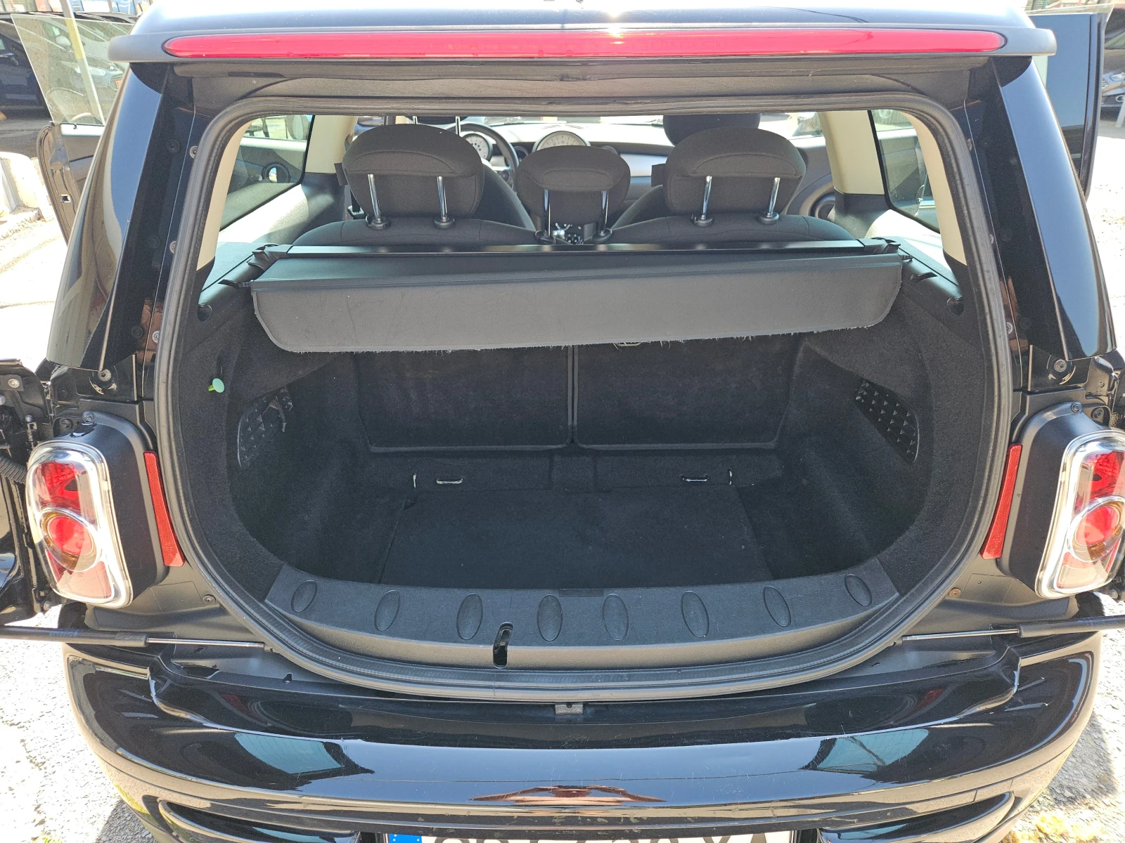 Mini Clubman One/1.6D/6ск./90k.c/ОБСЛУЖЕН/ACC/EURO 5B/ТОП, снимка 4 - Автомобили и джипове - 55101327