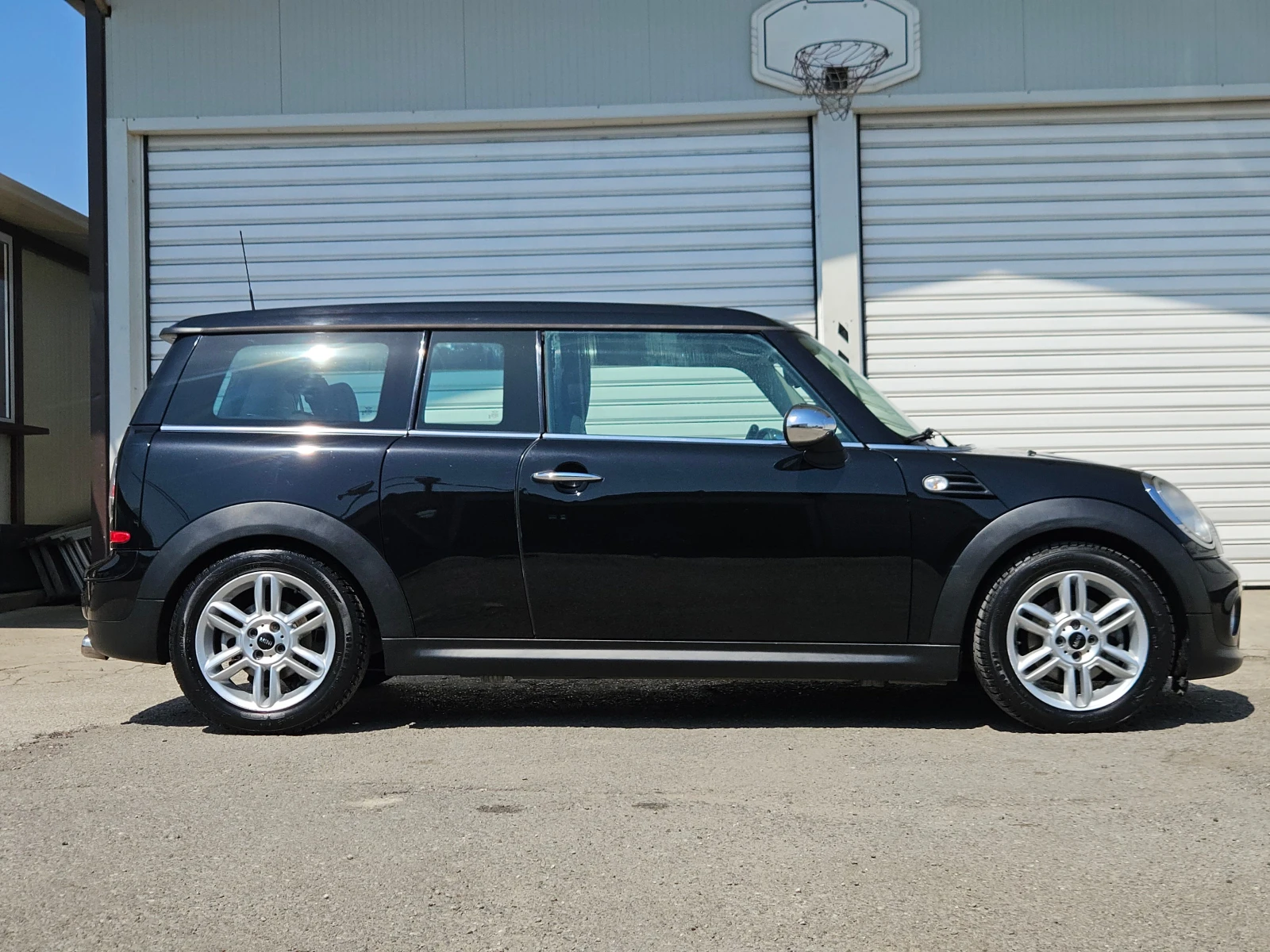 Mini Clubman One/1.6D/6ск./90k.c/ОБСЛУЖЕН/ACC/EURO 5B/ТОП, снимка 2 - Автомобили и джипове - 55101327