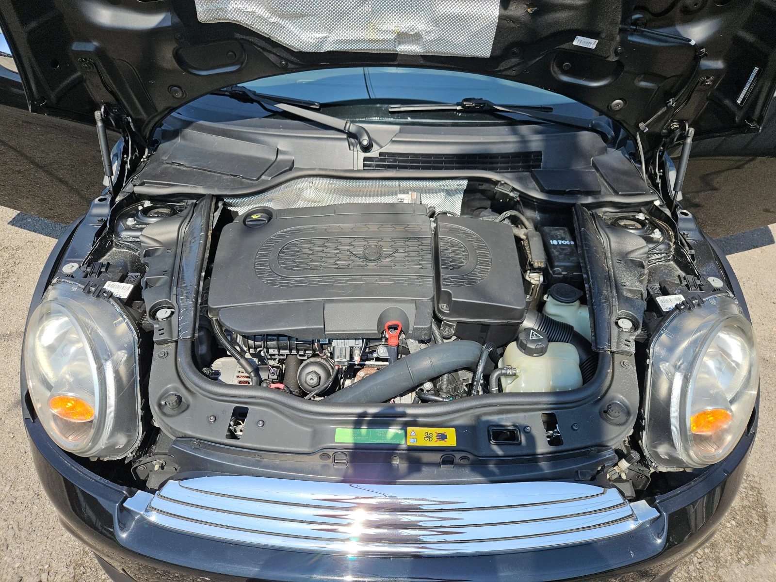 Mini Clubman One/1.6D/6ск./90k.c/ОБСЛУЖЕН/ACC/EURO 5B/ТОП, снимка 8 - Автомобили и джипове - 55101327