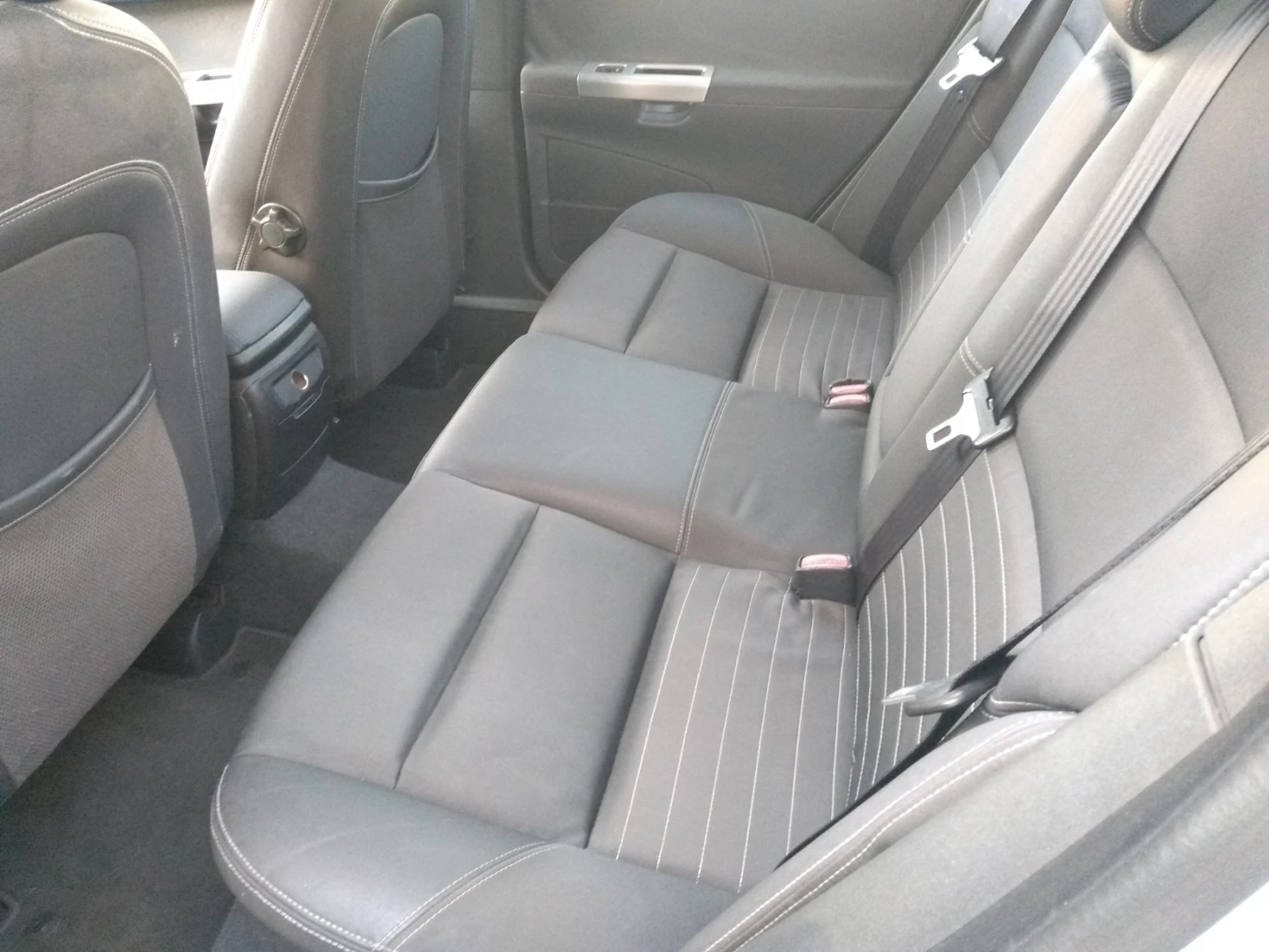 Volvo S40 1.6 HDI, снимка 10 - Автомобили и джипове - 55244619