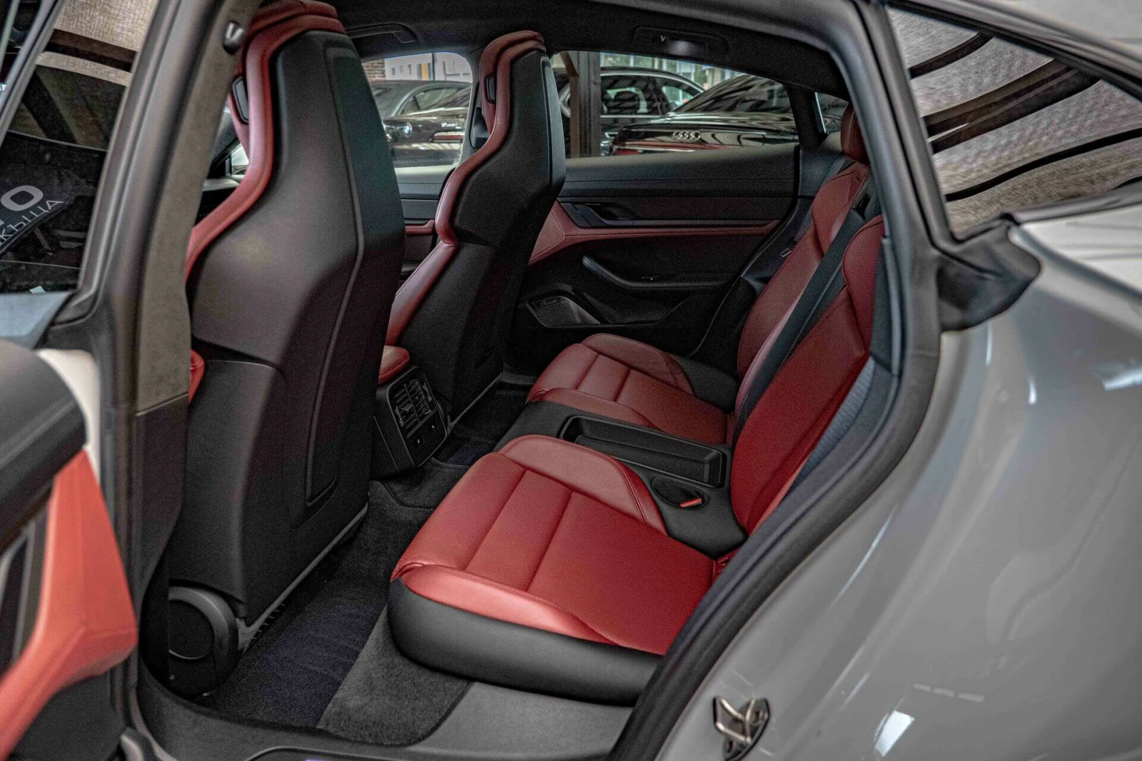 Porsche Taycan Turbo S/PDCC Sport/PDLS+ /PCCB/Chrono/Carbon/Burm., снимка 9 - Автомобили и джипове - 55285191