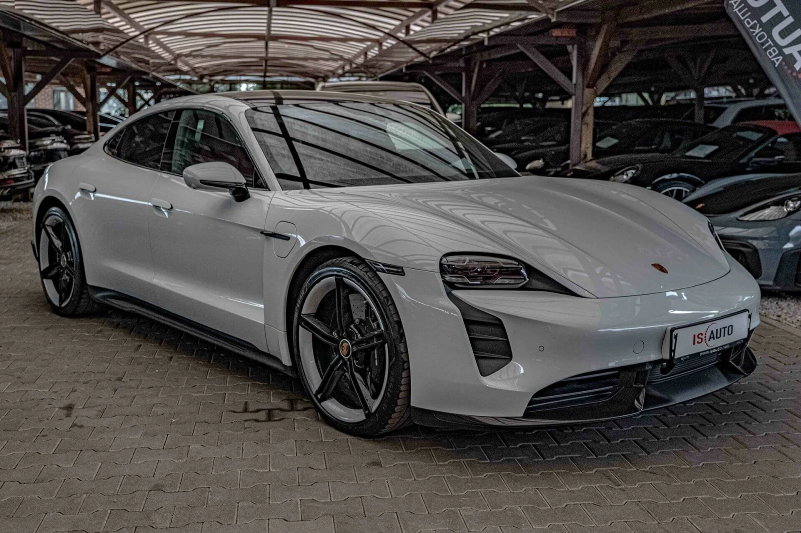Porsche Taycan Turbo S/PDCC Sport/PDLS+ /PCCB/Chrono/Carbon/Burm., снимка 3 - Автомобили и джипове - 55285191