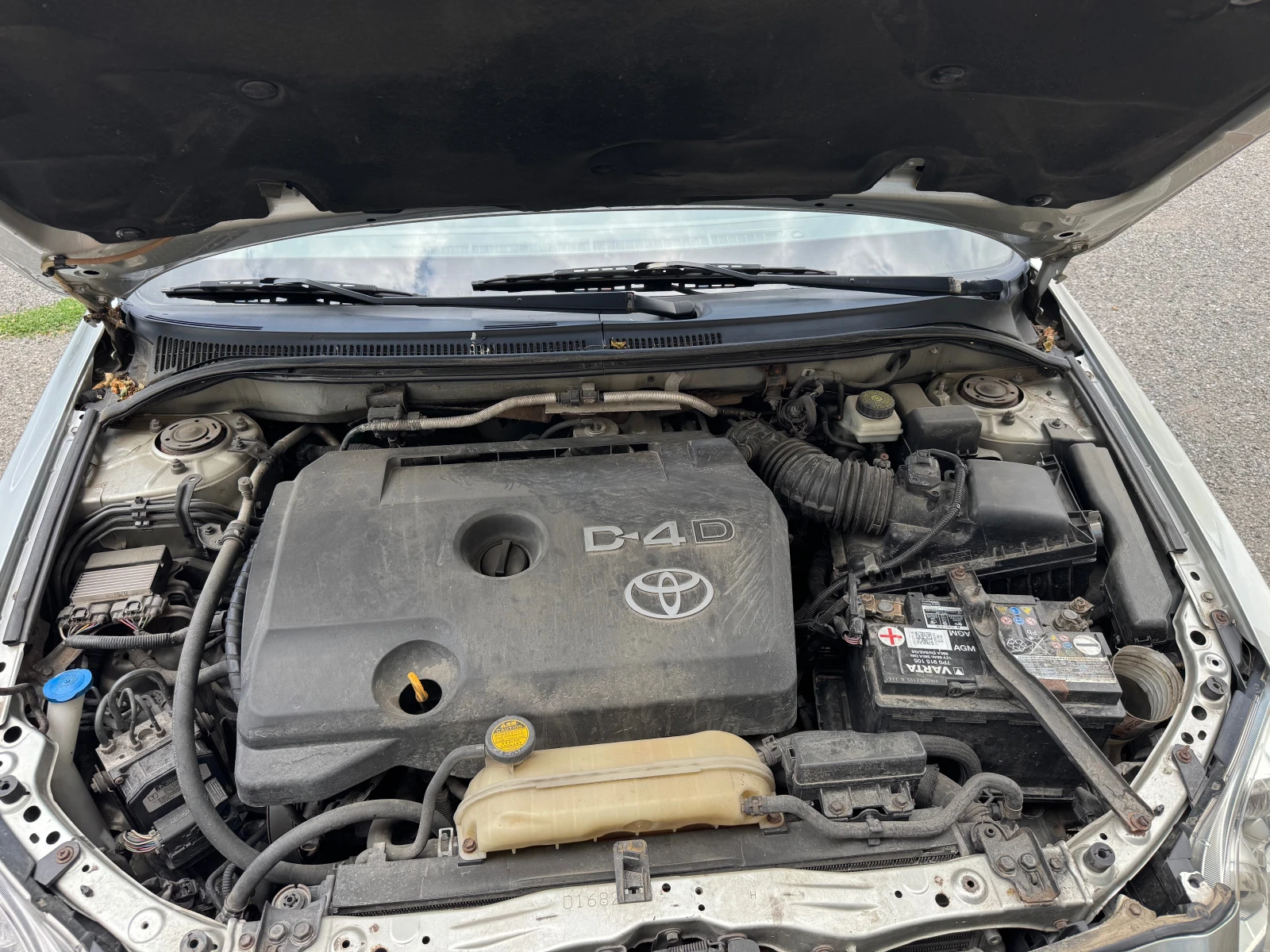 Toyota Avensis 2.0 D-4D, снимка 10 - Автомобили и джипове - 55777695