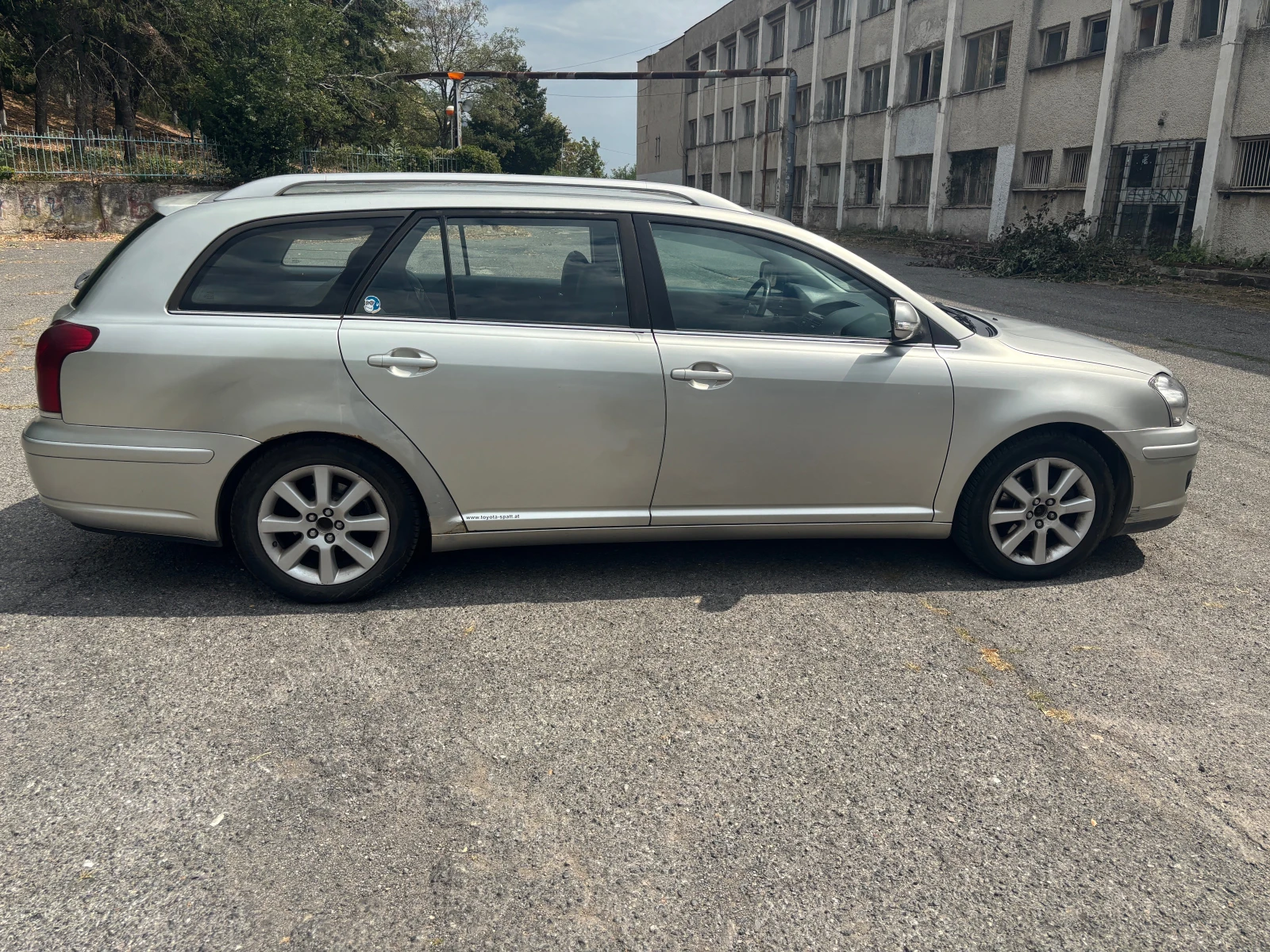 Toyota Avensis 2.0 D-4D, снимка 5 - Автомобили и джипове - 55777695
