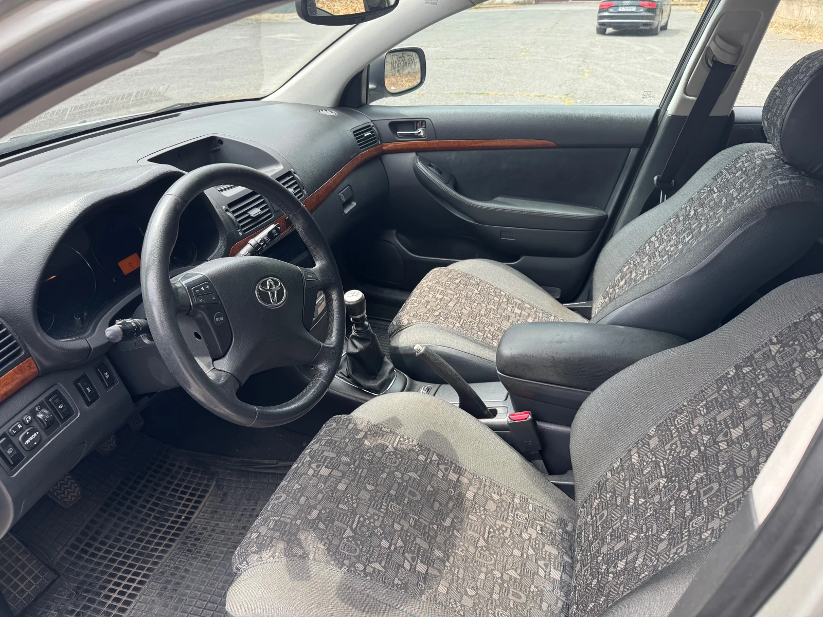 Toyota Avensis 2.0 D-4D, снимка 9 - Автомобили и джипове - 55777695