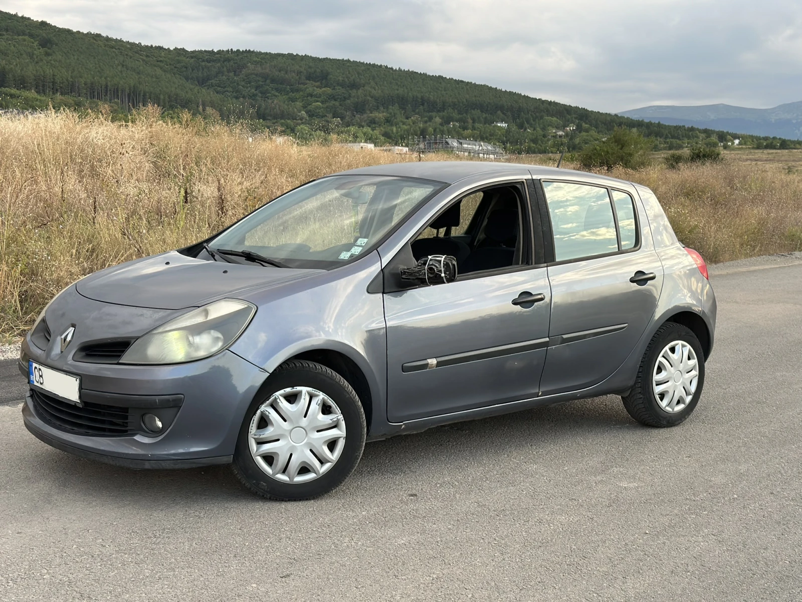 Renault Clio 1.2i, снимка 2 - Автомобили и джипове - 55932357