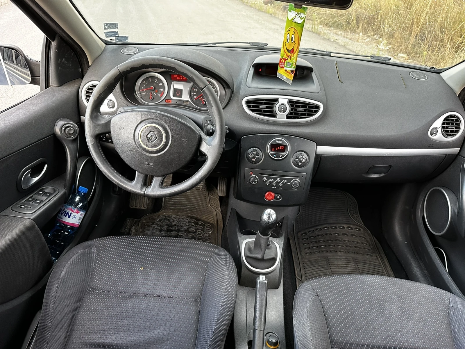 Renault Clio 1.2i, снимка 5 - Автомобили и джипове - 55932357