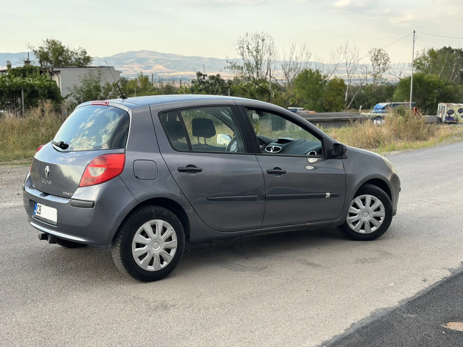 Renault Clio 1.2i, снимка 4 - Автомобили и джипове - 55932357