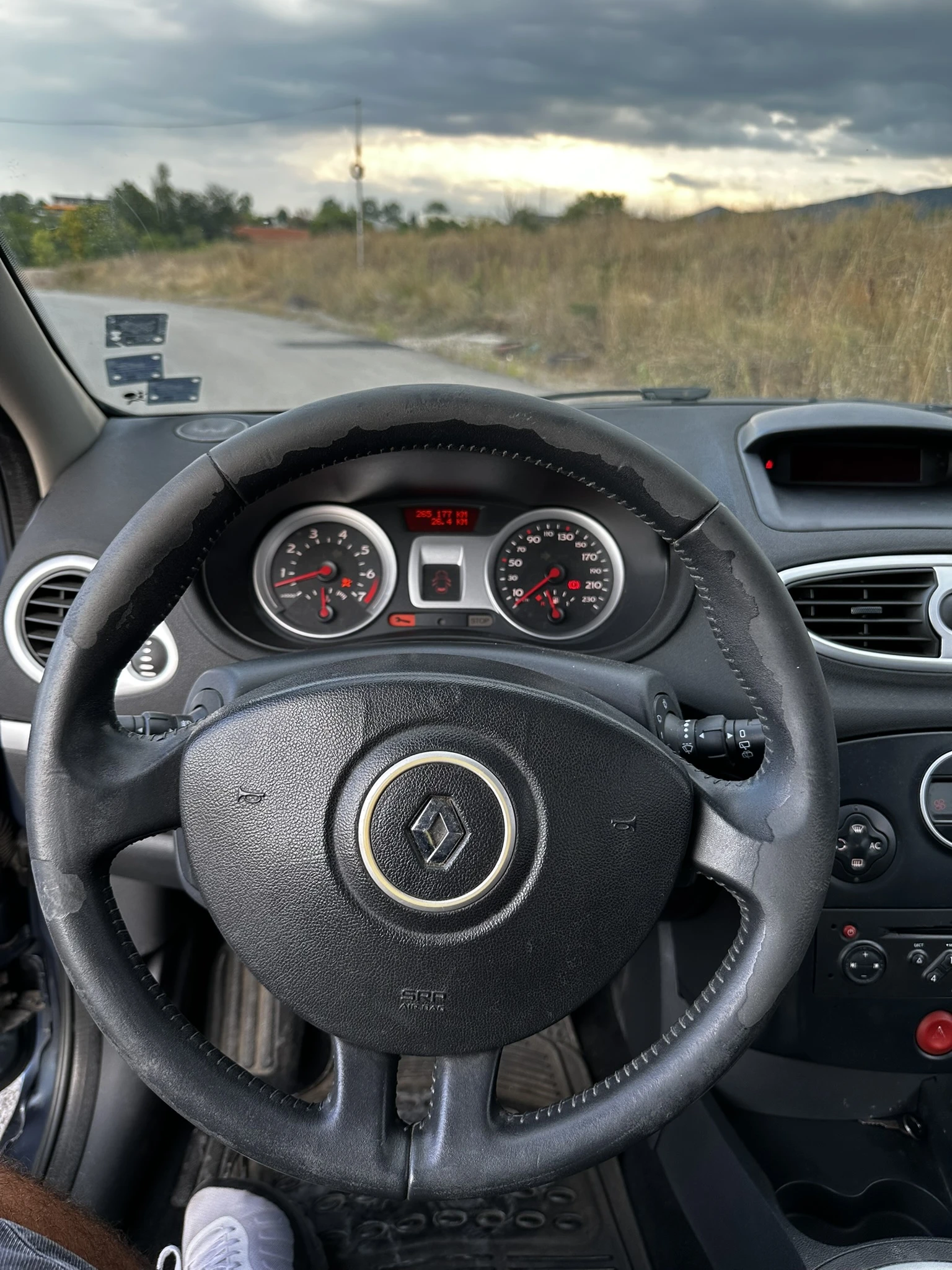 Renault Clio 1.2i, снимка 7 - Автомобили и джипове - 55932357