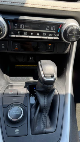 Toyota Rav4 Lounge 2.5 Hybrid 4x4 в Гаранция, снимка 15