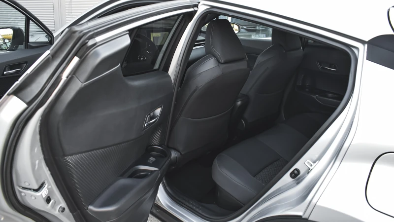Toyota C-HR 2.0 Hybrid Club Automatic, снимка 9 - Автомобили и джипове - 51825107