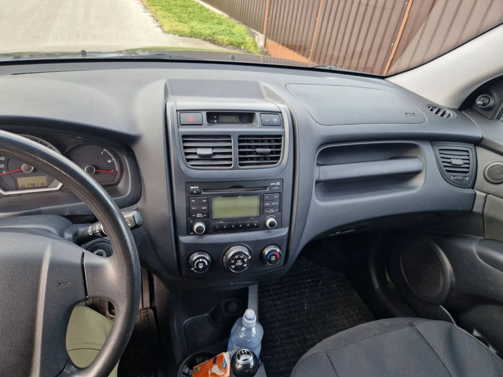 Kia Sportage 2.0 i, снимка 8 - Автомобили и джипове - 53781102
