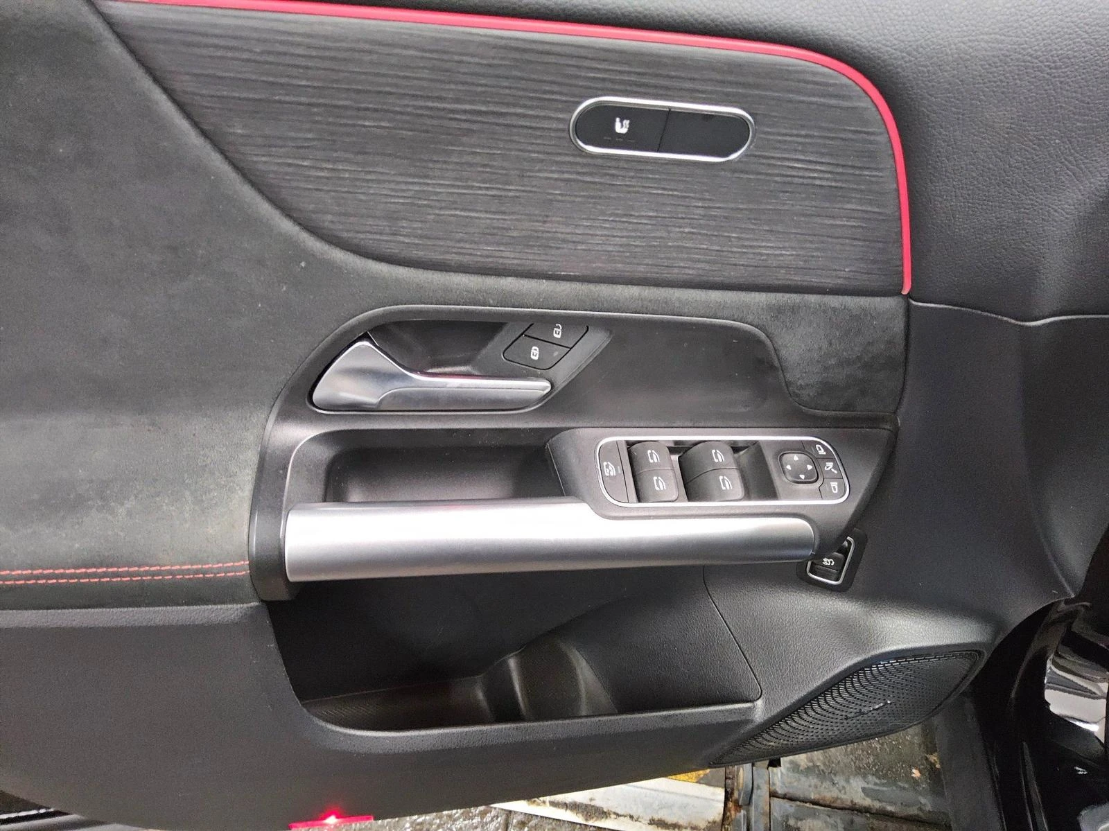 Mercedes-Benz EQA 250 AMG-Line , снимка 4 - Автомобили и джипове - 54680363