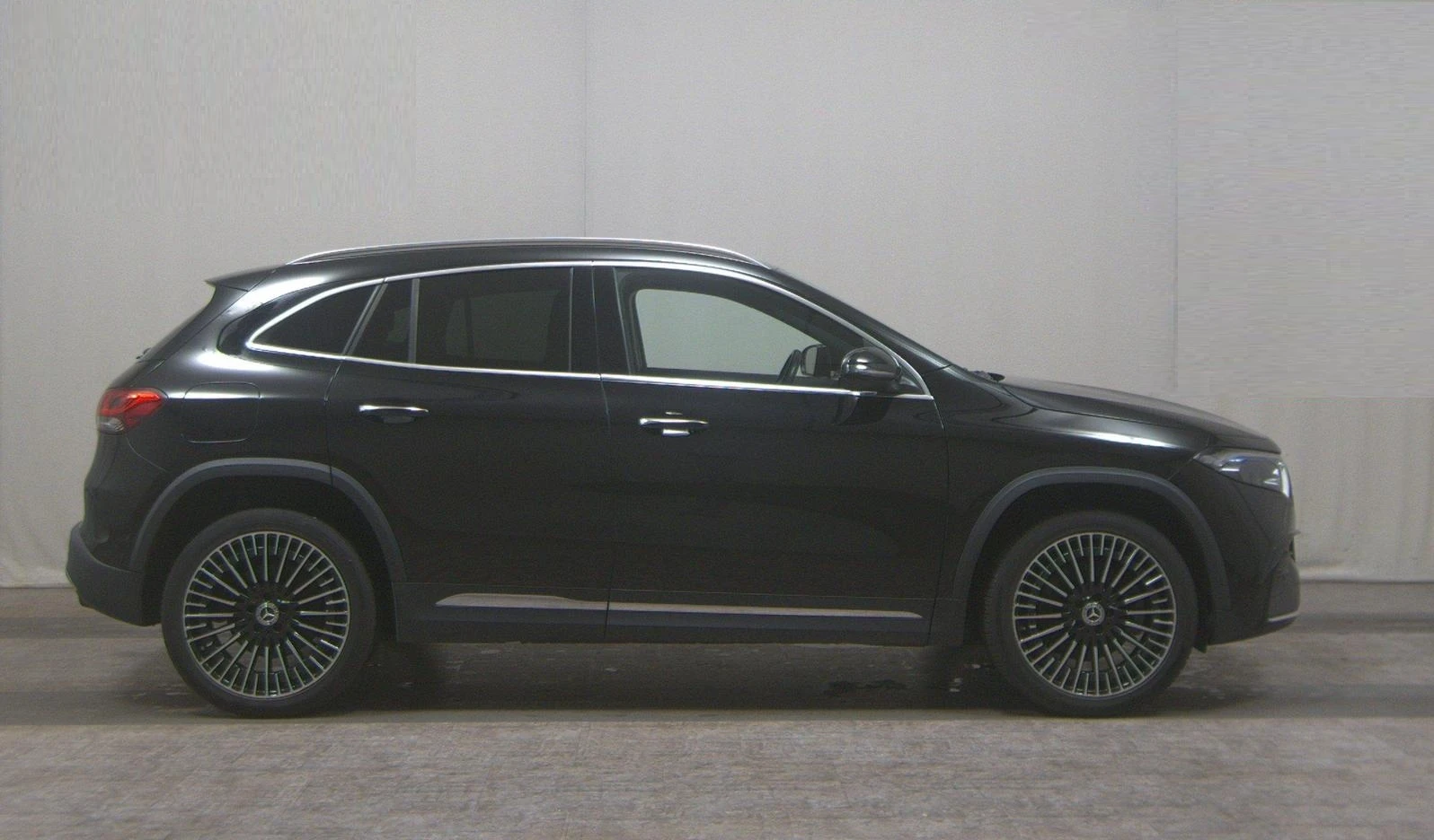 Mercedes-Benz EQA 250 AMG-Line , снимка 3 - Автомобили и джипове - 54680363