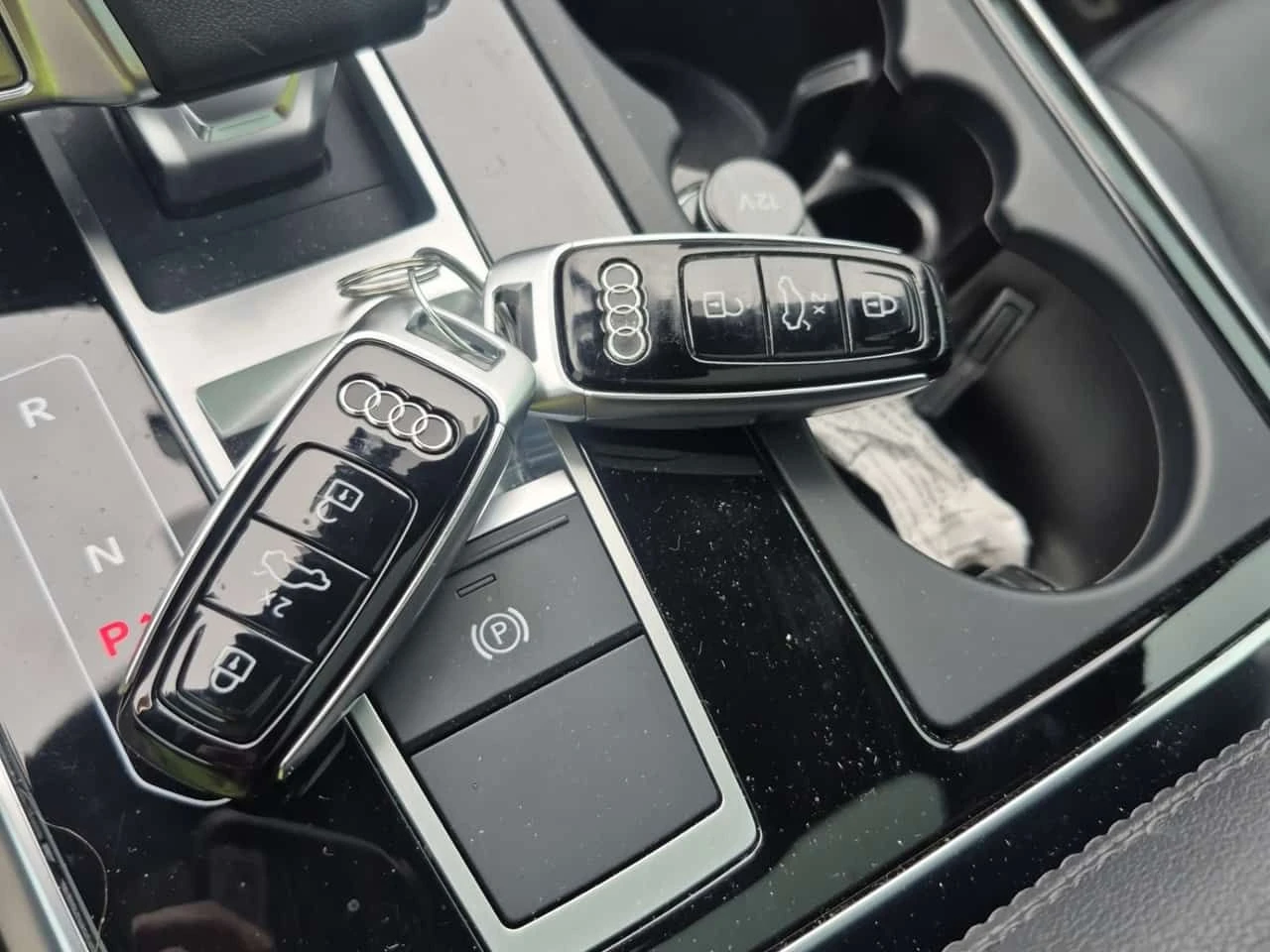 Audi Q7 * 2 КЛЮЧА * ПАНОРАМА * CARFAX * АВТОКРЕДИТ * , снимка 7 - Автомобили и джипове - 54939611