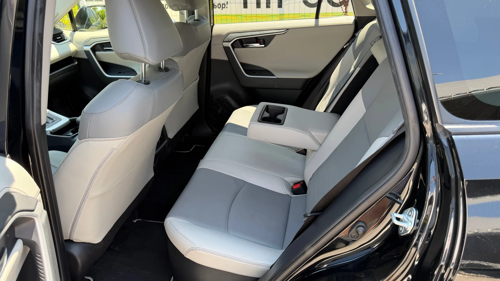 Toyota Rav4 Lounge 2.5 Hybrid 4x4 в Гаранция, снимка 9 - Автомобили и джипове - 55311398