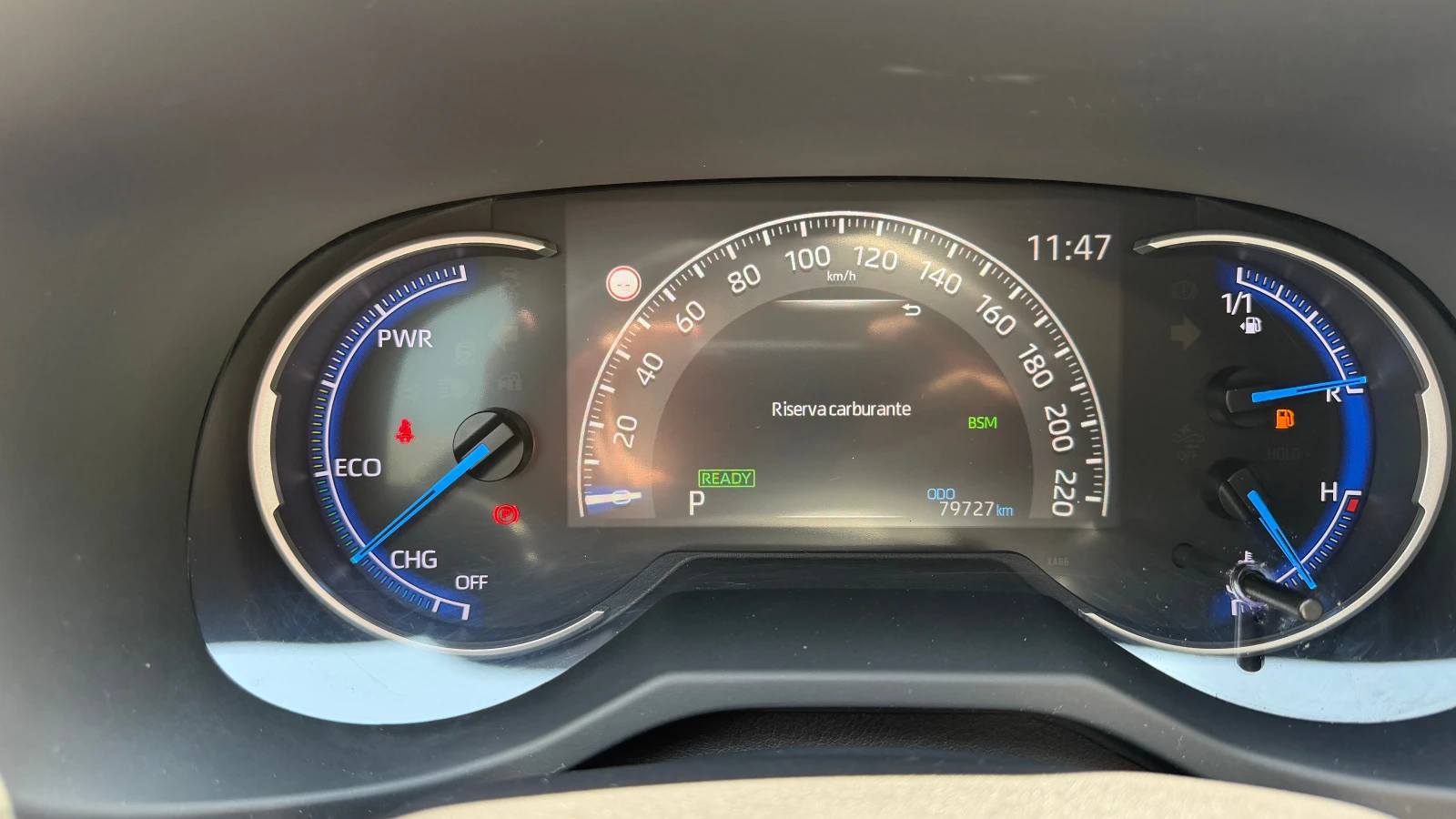 Toyota Rav4 Lounge 2.5 Hybrid 4x4 в Гаранция, снимка 13 - Автомобили и джипове - 55311398
