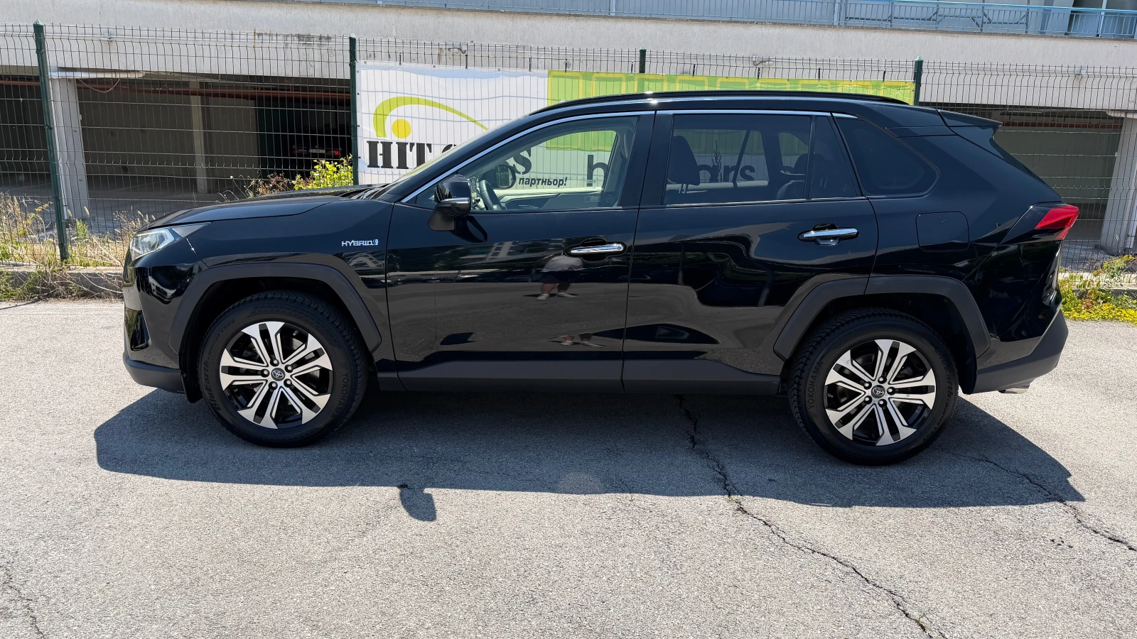 Toyota Rav4 Lounge 2.5 Hybrid 4x4 в Гаранция, снимка 4 - Автомобили и джипове - 55311398