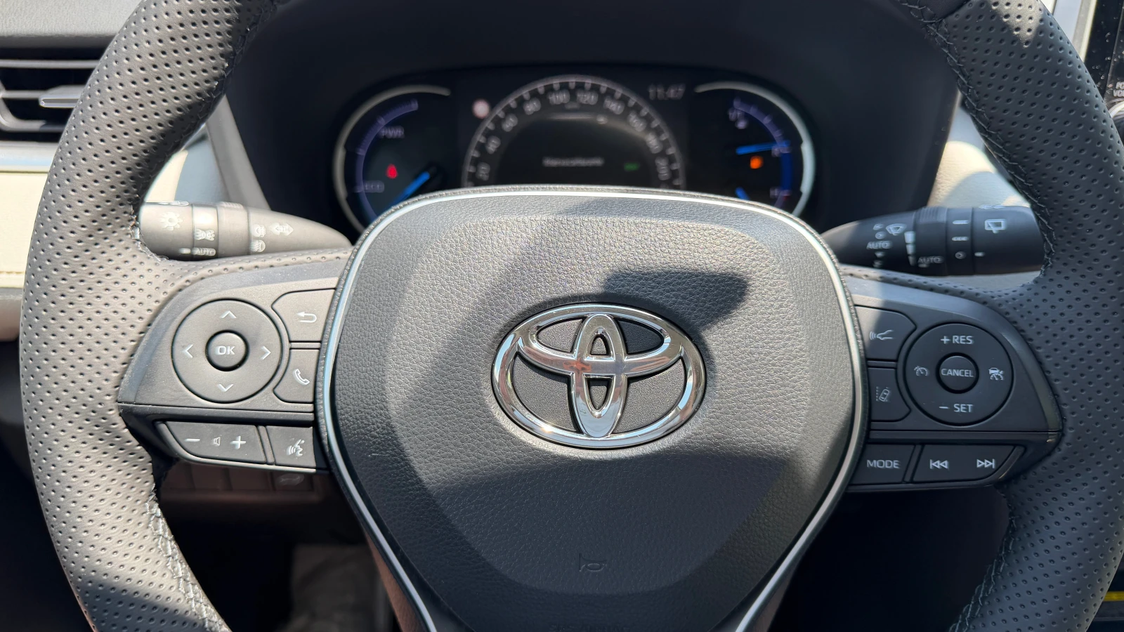 Toyota Rav4 Lounge 2.5 Hybrid 4x4 в Гаранция, снимка 14 - Автомобили и джипове - 55311398