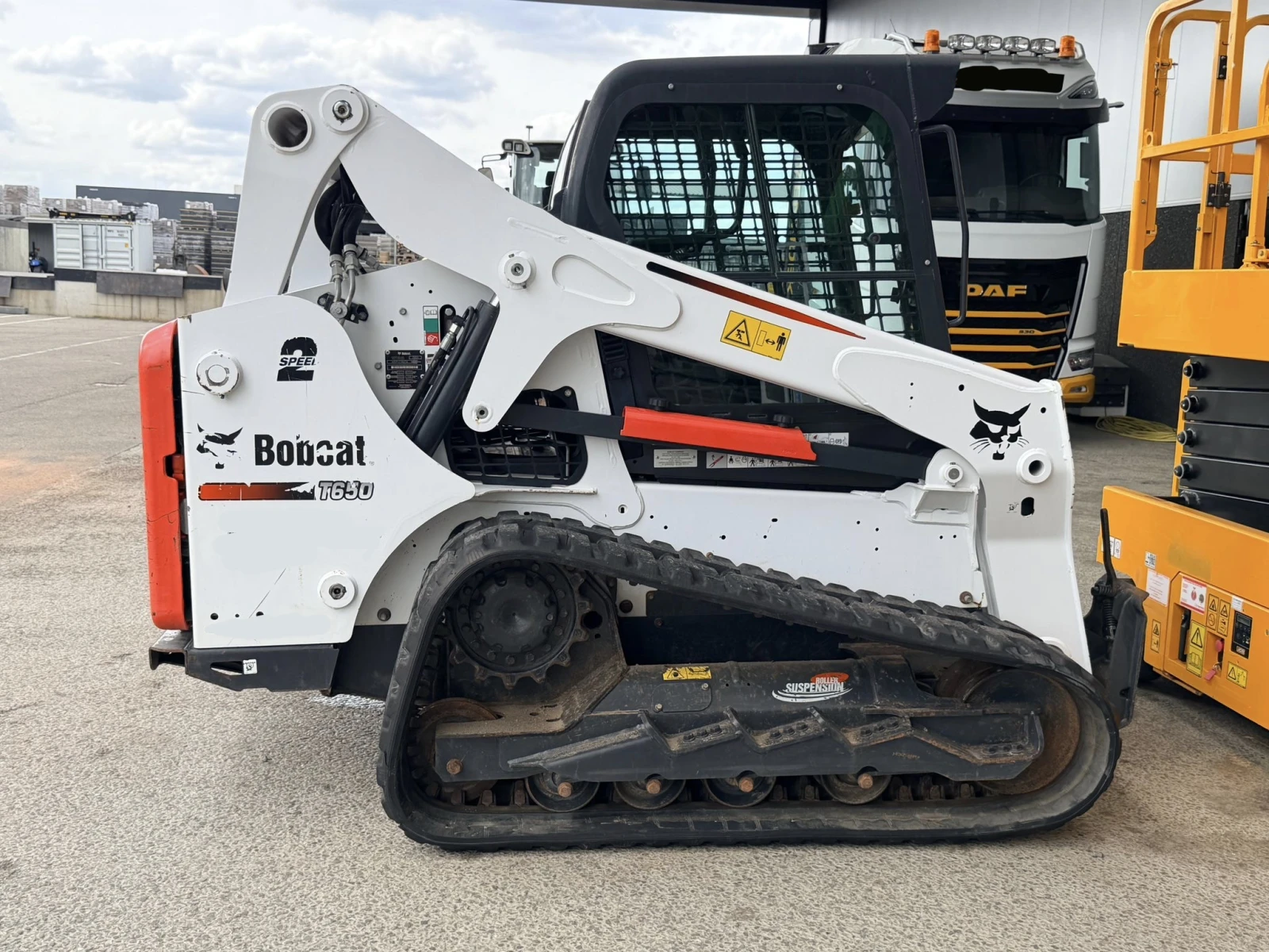 Мини челни товарачи Bobcat T650 HF С КОФА И ВИЛИЦИ ЛИЗИНГ, снимка 2 - Индустриална техника - 54229657