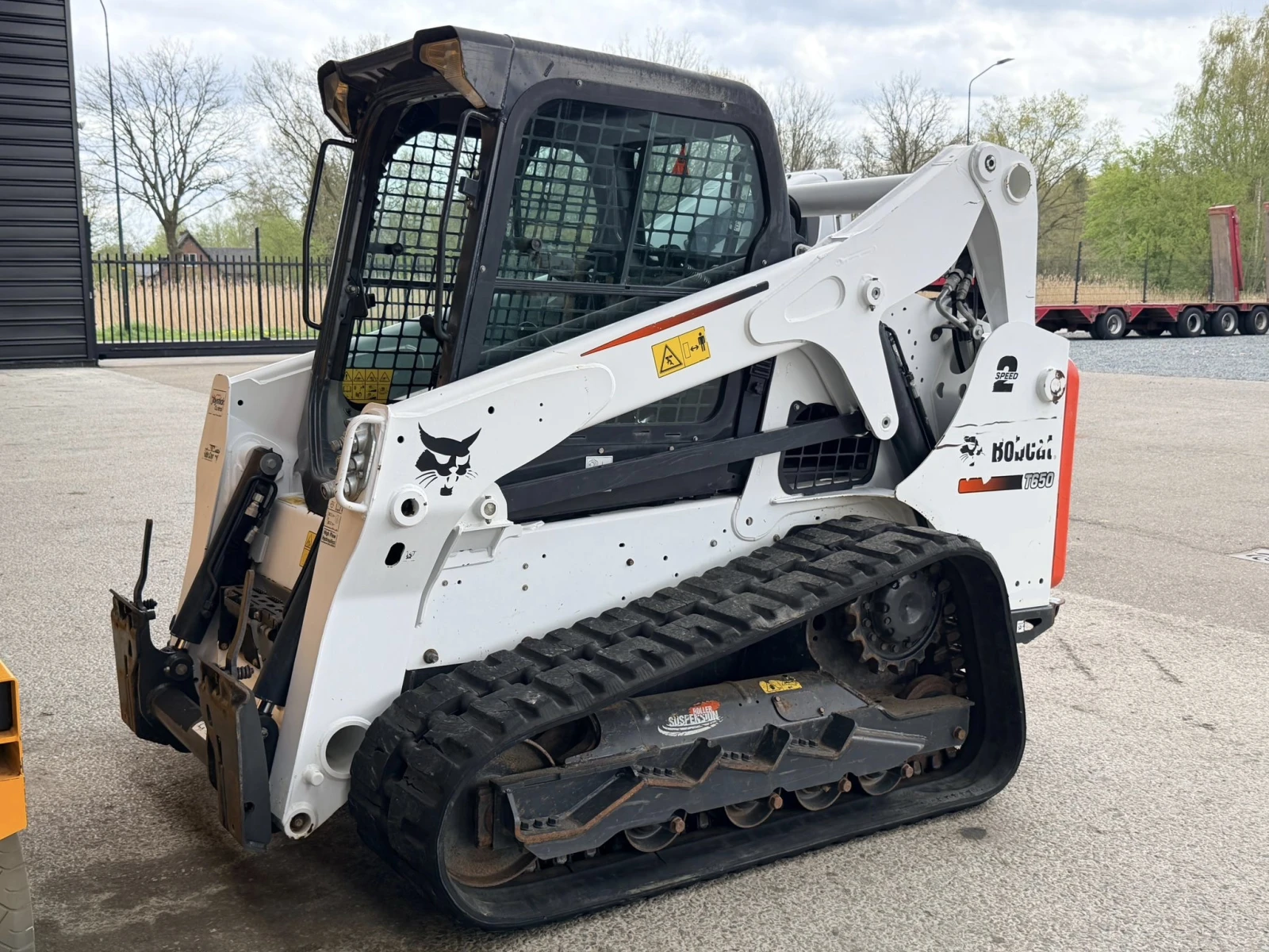Мини челни товарачи Bobcat T650 HF С КОФА И ВИЛИЦИ ЛИЗИНГ