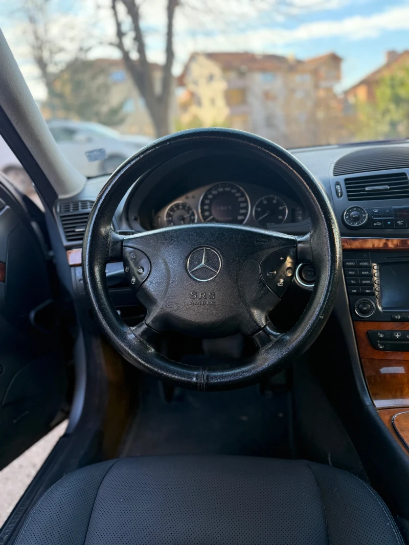 Mercedes-Benz E 320, снимка 10 - Автомобили и джипове - 48827328