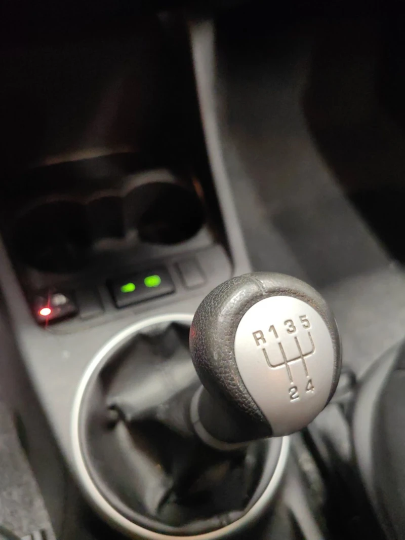 Skoda Fabia 1.4* БЕНЗИН/ГАЗ* КЛИМАТИК* ПЕРФЕКТЕН, снимка 7 - Автомобили и джипове - 51347728