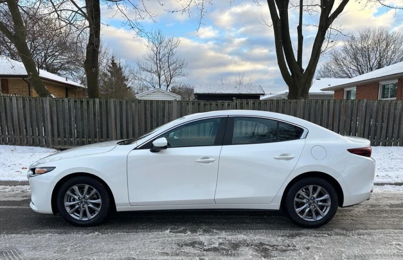 Mazda 3 GS* Sedan* AWD* АвтоКредит* (ЦЕНА ДО БГ) , снимка 2 - Автомобили и джипове - 52796276