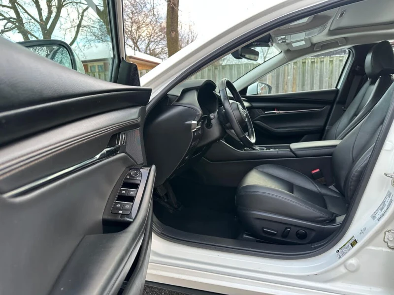 Mazda 3 GS* Sedan* AWD* АвтоКредит* (ЦЕНА ДО БГ) , снимка 10 - Автомобили и джипове - 52796276