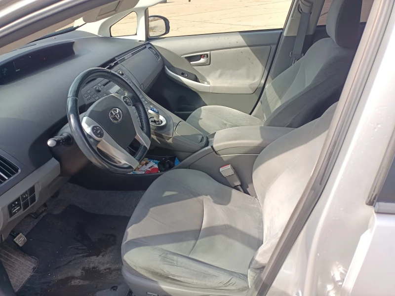 Toyota Prius 1.8 HYBRID, снимка 7 - Автомобили и джипове - 52972375