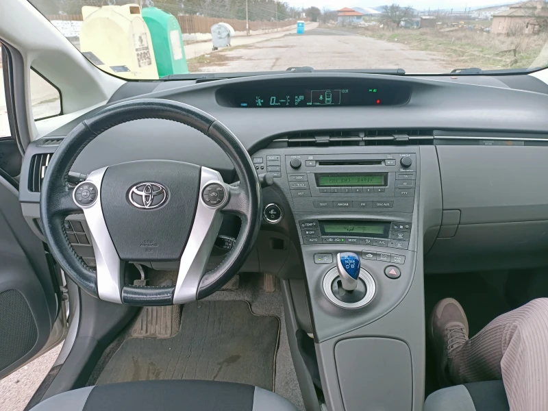 Toyota Prius 1.8 HYBRID, снимка 9 - Автомобили и джипове - 52972375