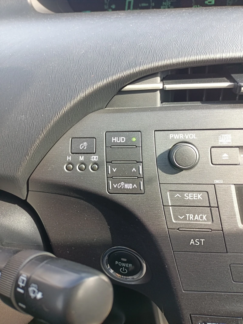 Toyota Prius 1.8 HYBRID, снимка 8 - Автомобили и джипове - 52972375