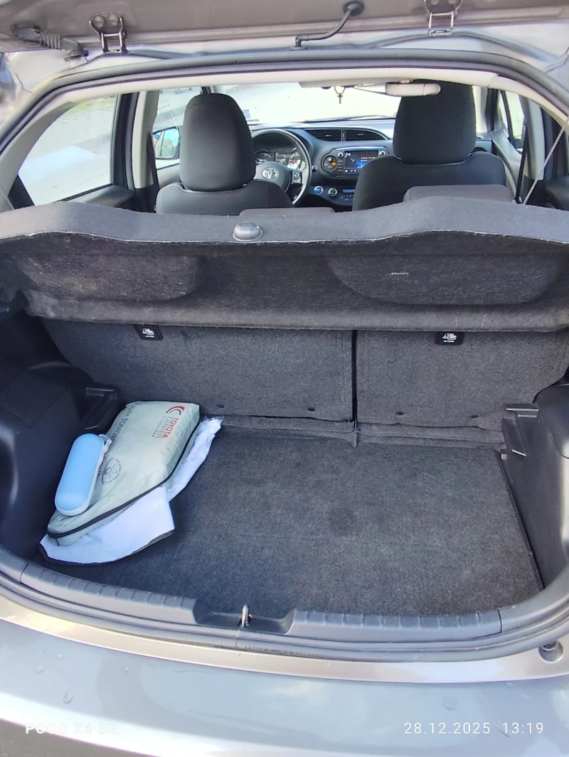 Toyota Yaris Hybrid , снимка 10 - Автомобили и джипове - 53101681