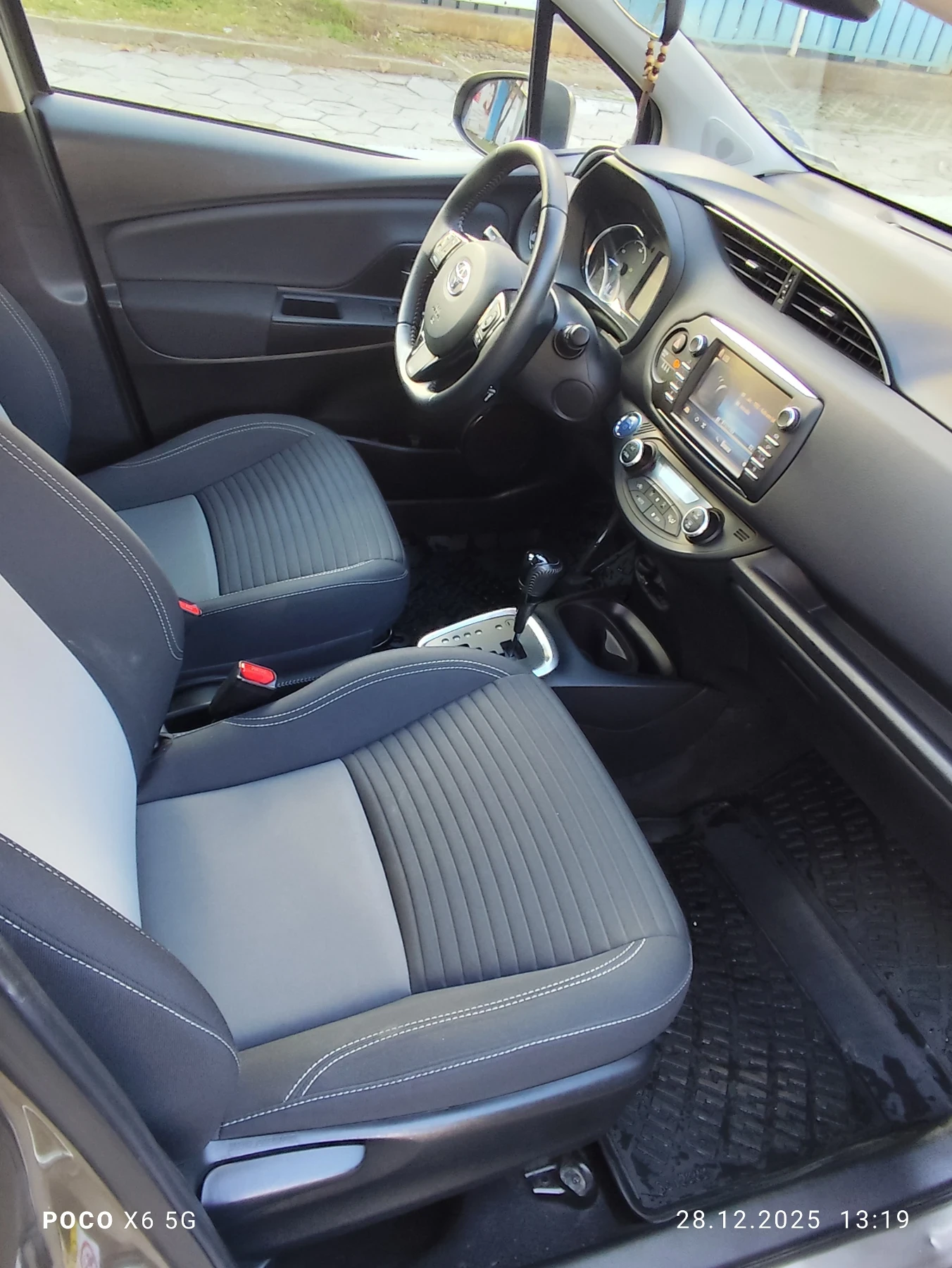 Toyota Yaris Hybrid  - изображение 6