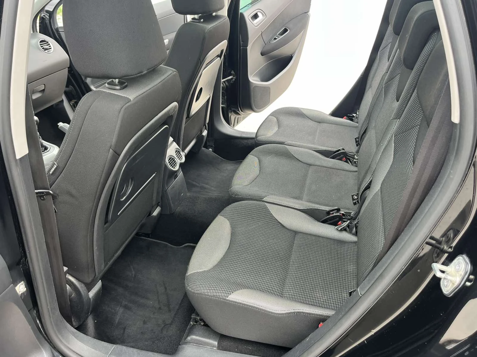 Peugeot 308 SW 1.6HDI 92кс 7 МЕСТА КЛИМАТРОНИК АВТОПИЛОТ, снимка 9 - Автомобили и джипове - 54032834