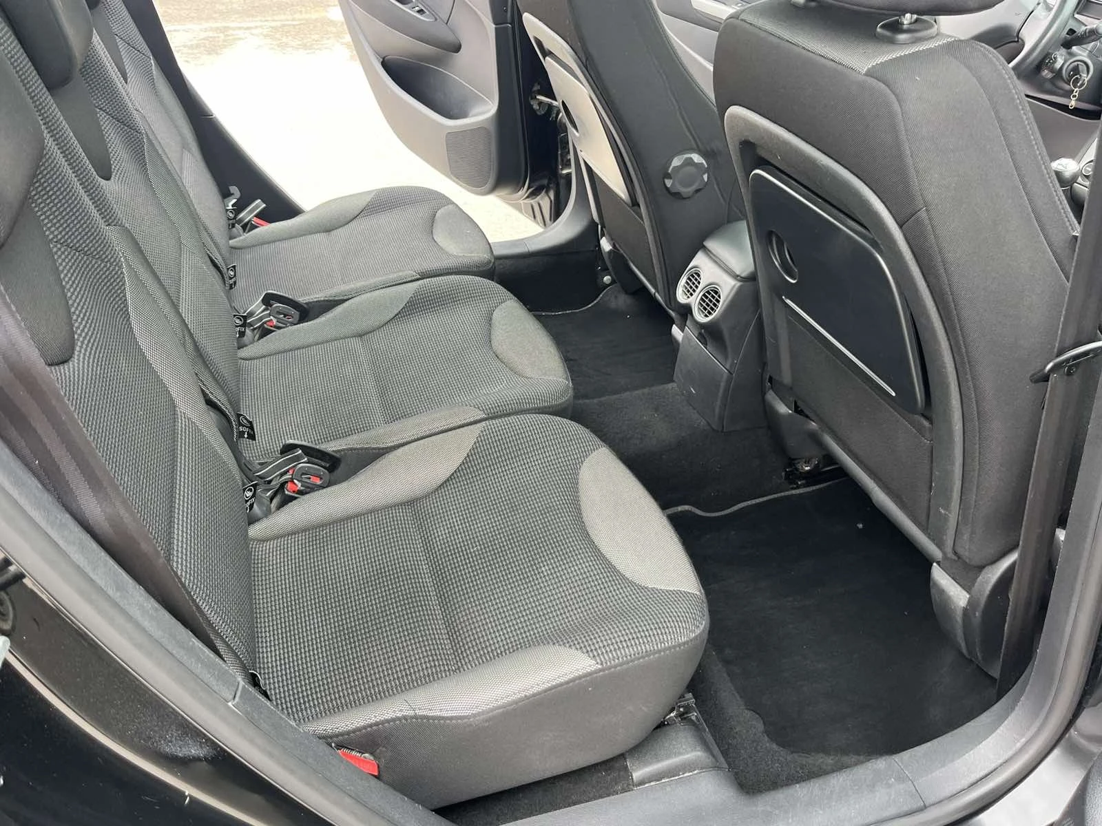 Peugeot 308 SW 1.6HDI 92кс 7 МЕСТА КЛИМАТРОНИК АВТОПИЛОТ, снимка 10 - Автомобили и джипове - 54032834