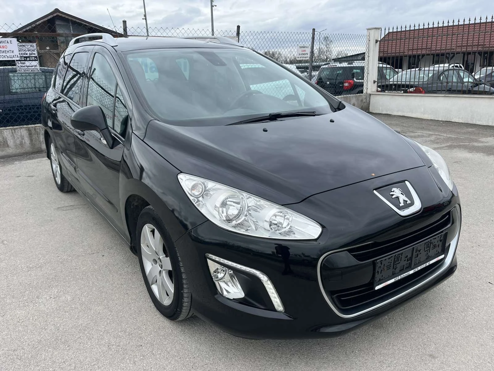 Peugeot 308 SW 1.6HDI 92кс 7 МЕСТА КЛИМАТРОНИК АВТОПИЛОТ, снимка 3 - Автомобили и джипове - 54032834